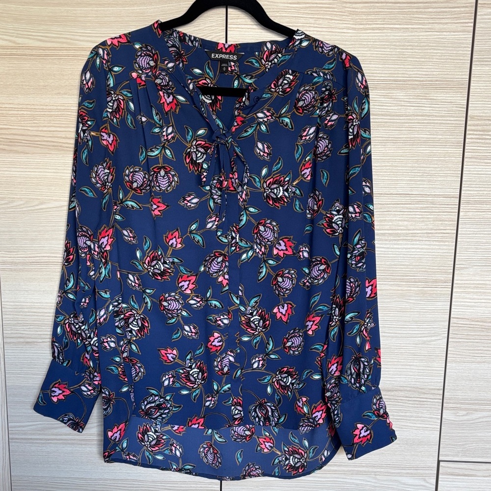 Express Women's Blue Floral Blouse